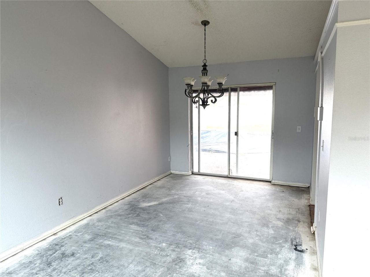 Photo 4 of 13: Dining room