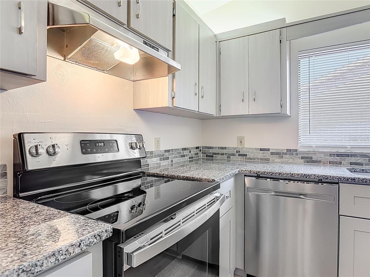 Photo 10 of 20: stone counters with glass backsplash