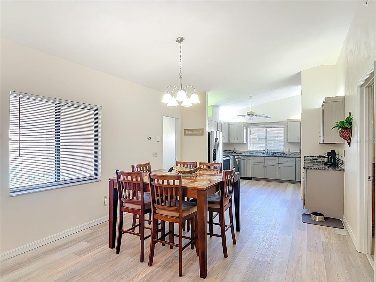 Photo 7 of 20: foyer to kitchen
