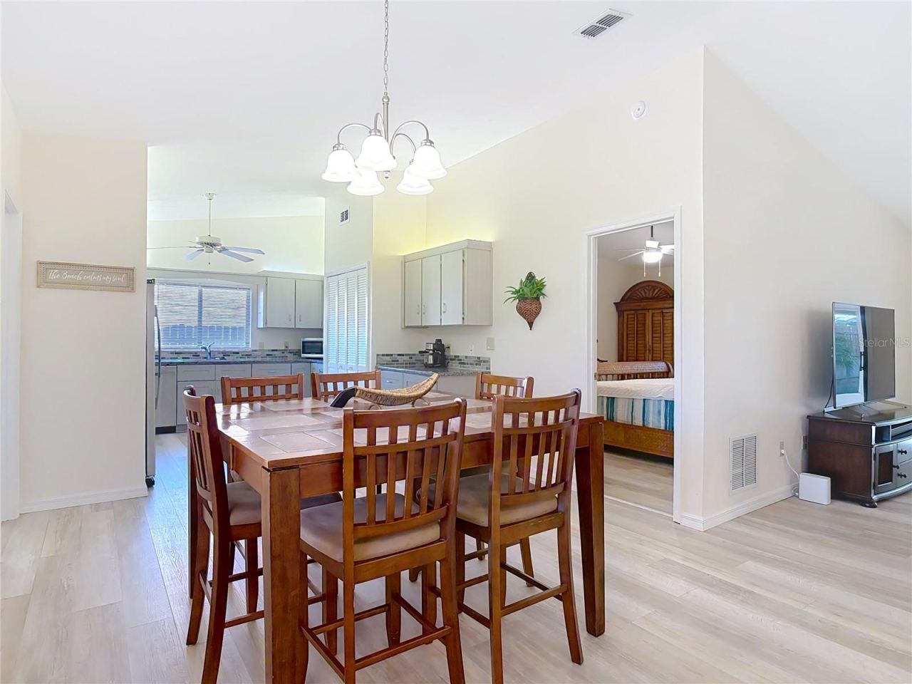 Photo 12 of 20: dining area