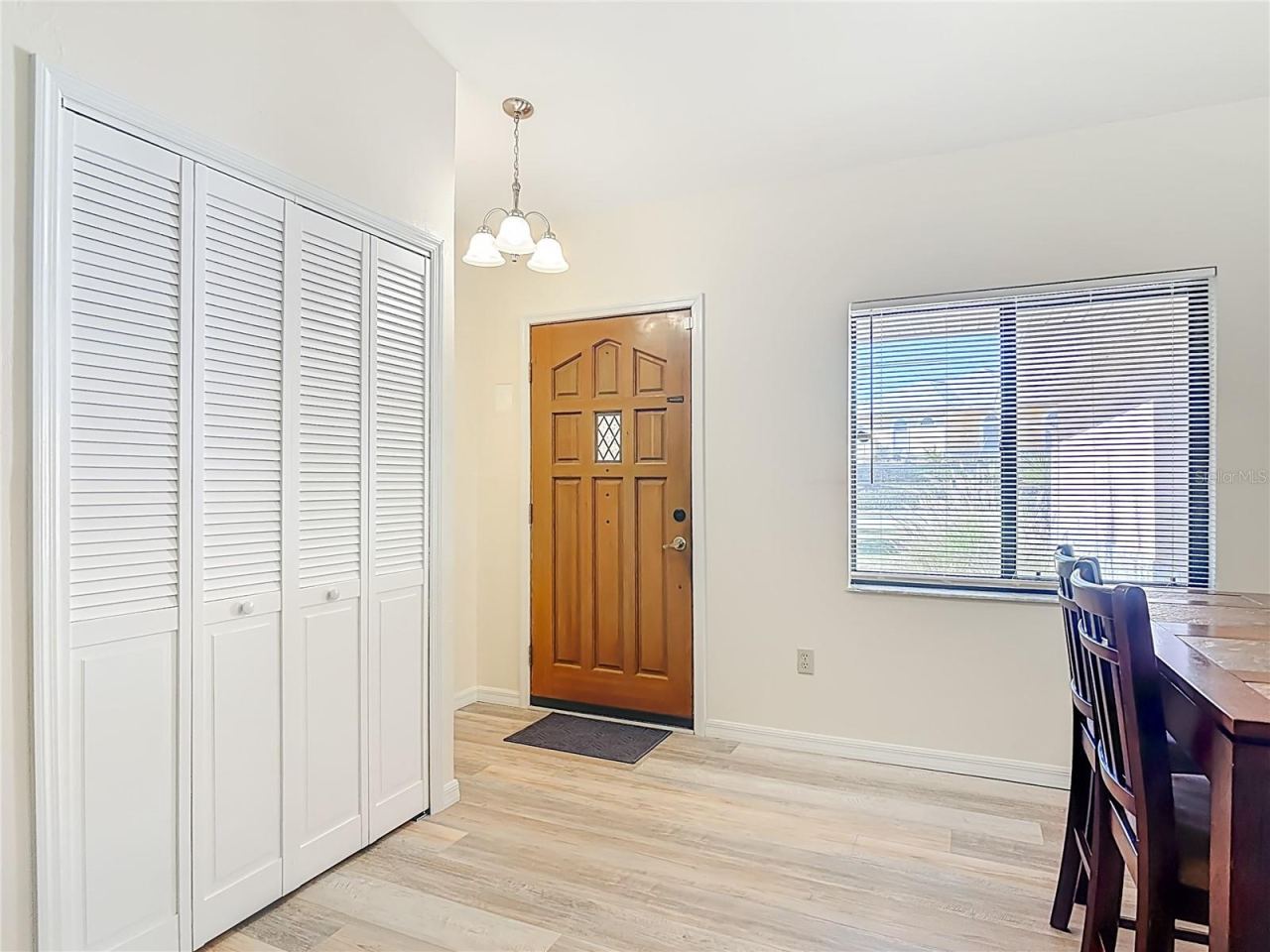 Photo 6 of 20: foyer