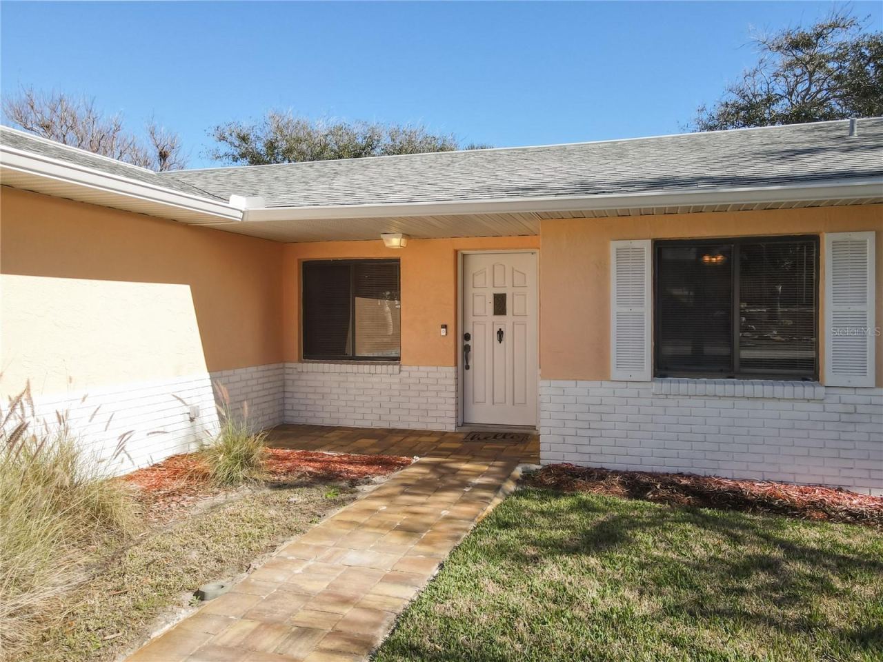 Photo 5 of 20: covered front entry