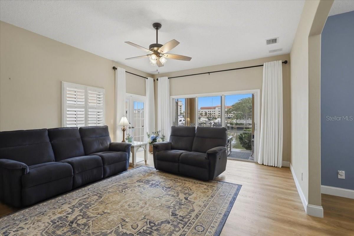 Photo 3 of 20: Cozy family room overlooking gorgeous water views