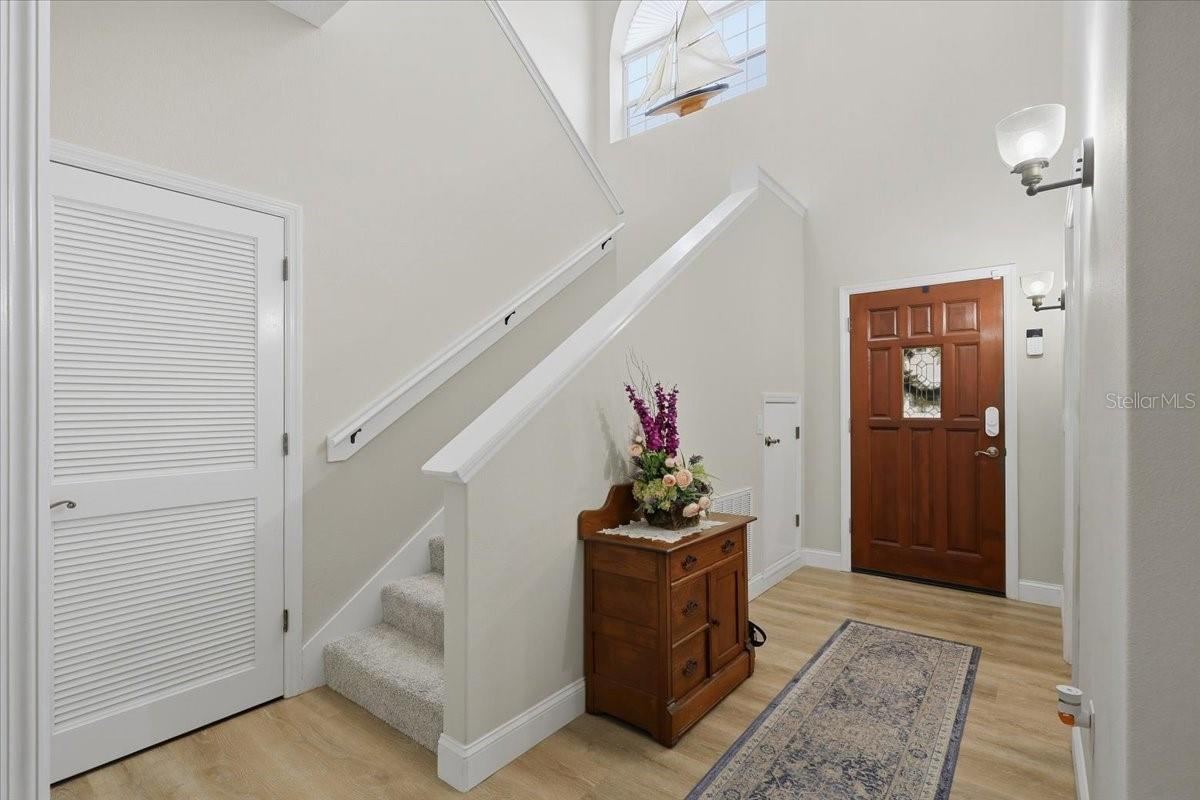 Photo 8 of 20: Two story foyer