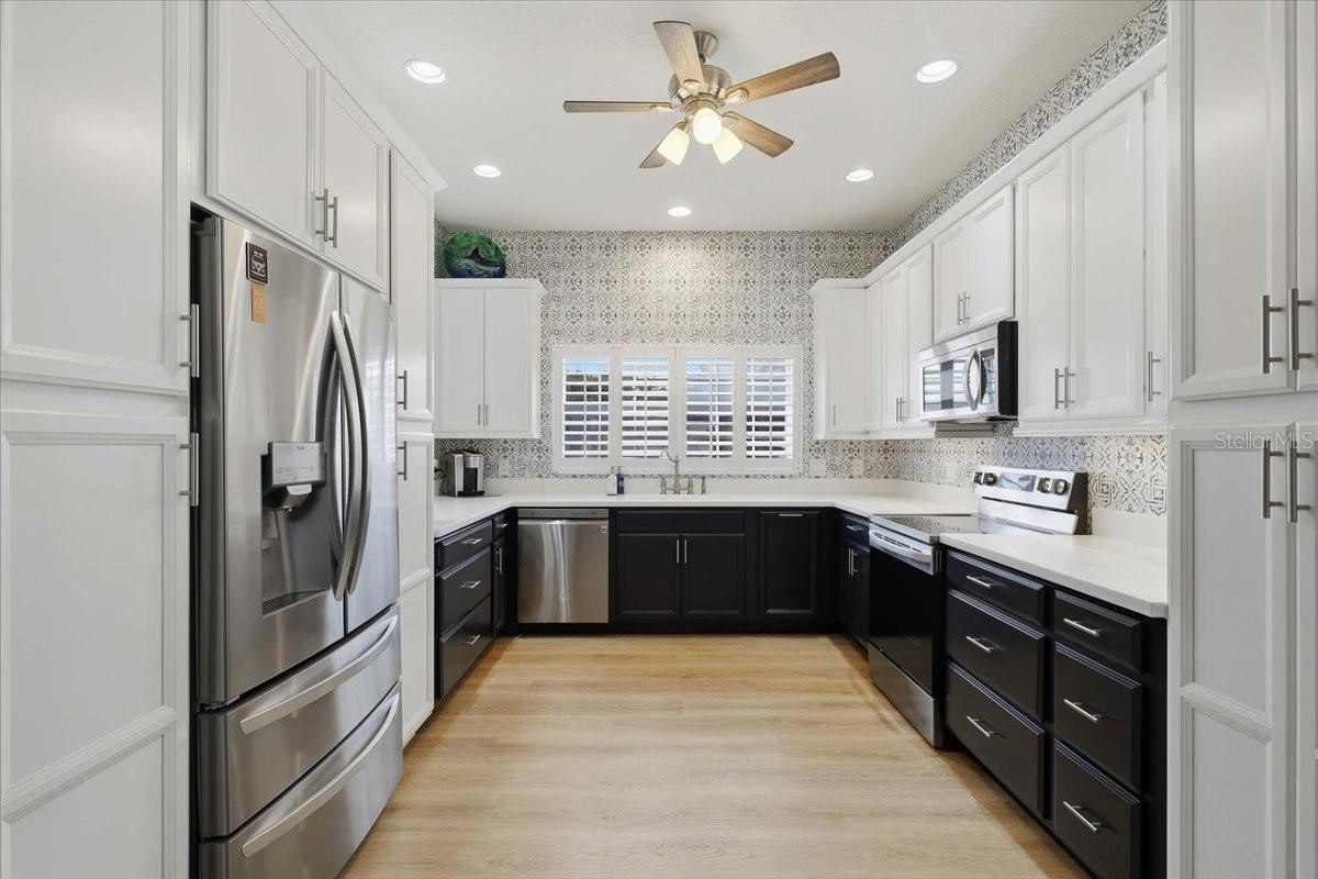 Photo 4 of 20: Stainless Steel appliances