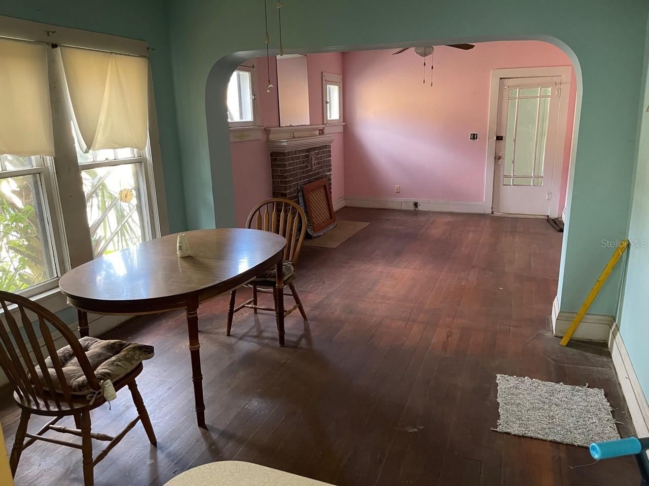 Photo 3 of 11: Dining to Living Room