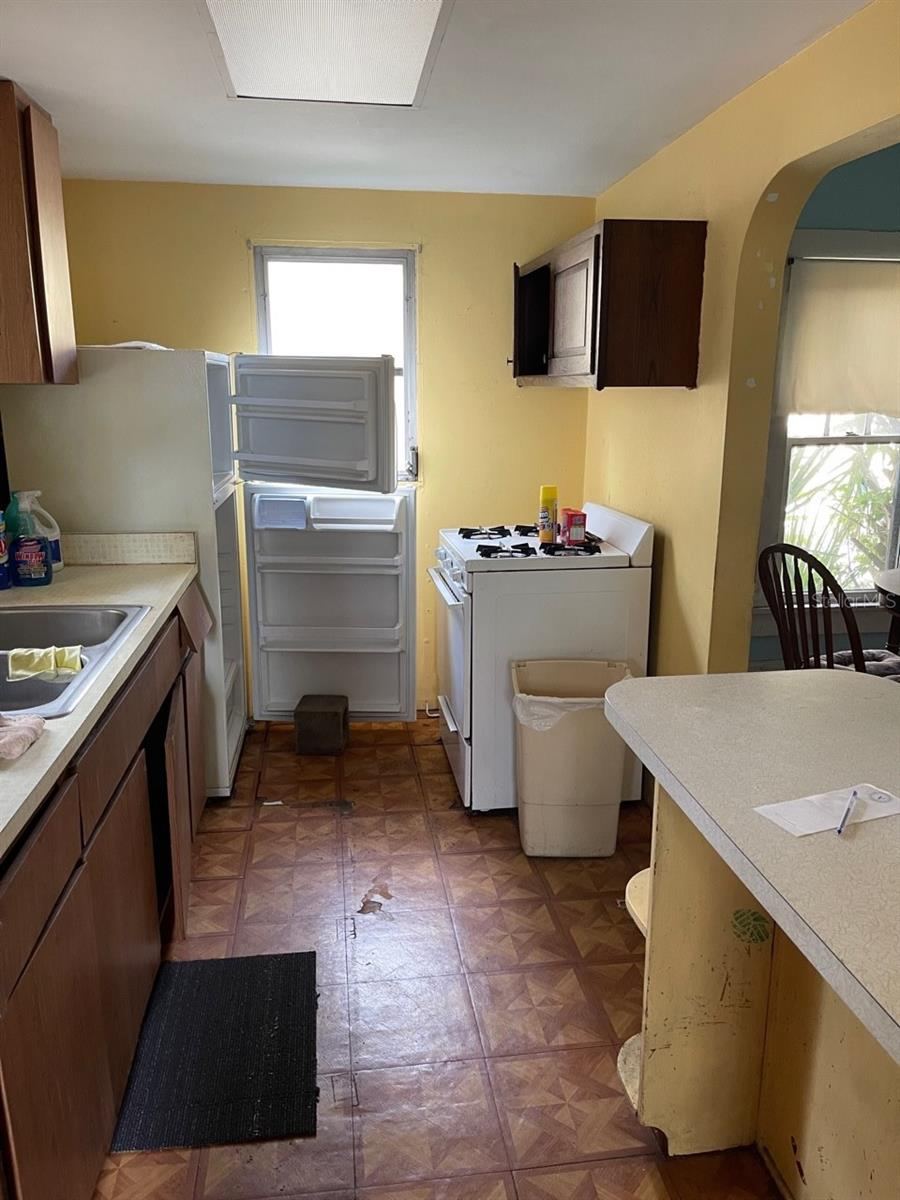 Photo 7 of 11: Kitchen