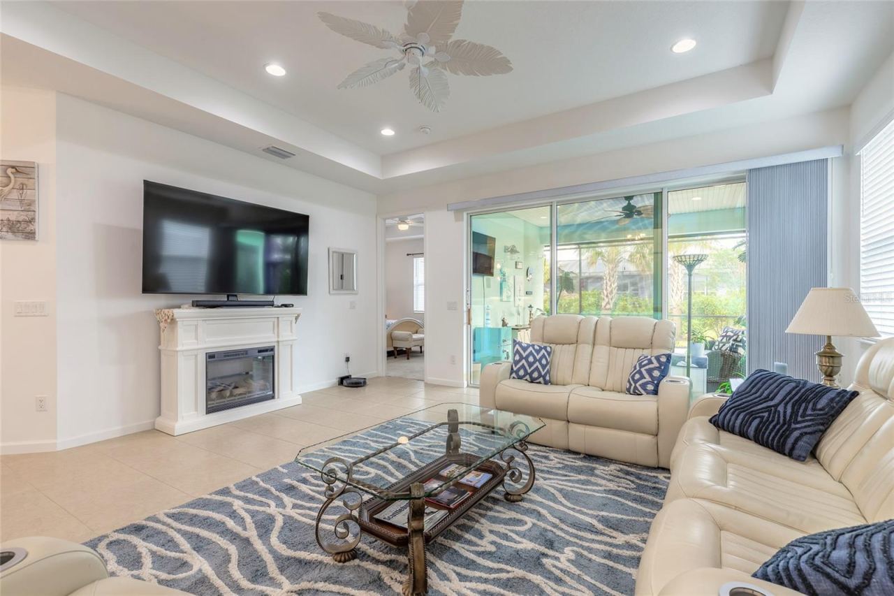 Photo 4 of 20: Great room