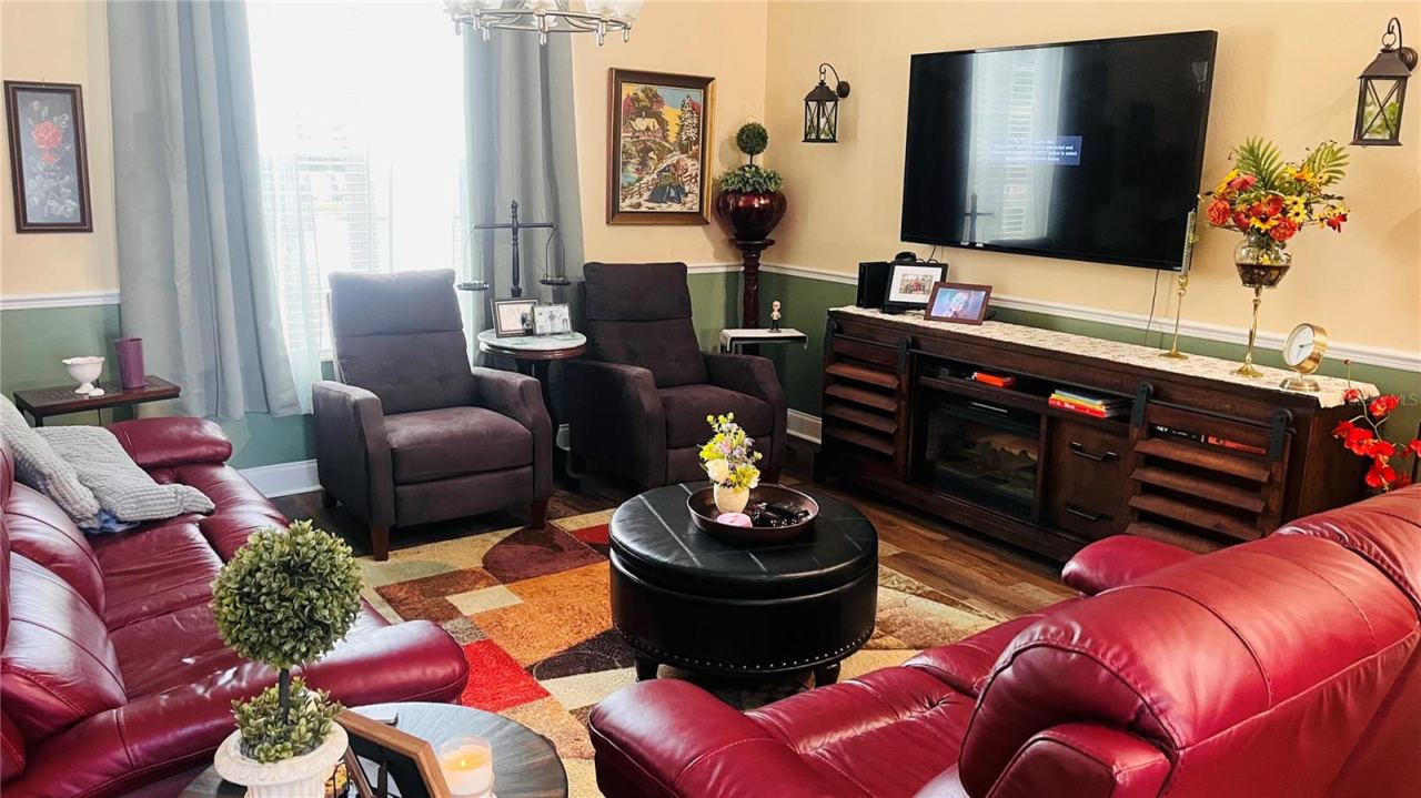 Photo 5 of 15: LIVING/ TV ROOM