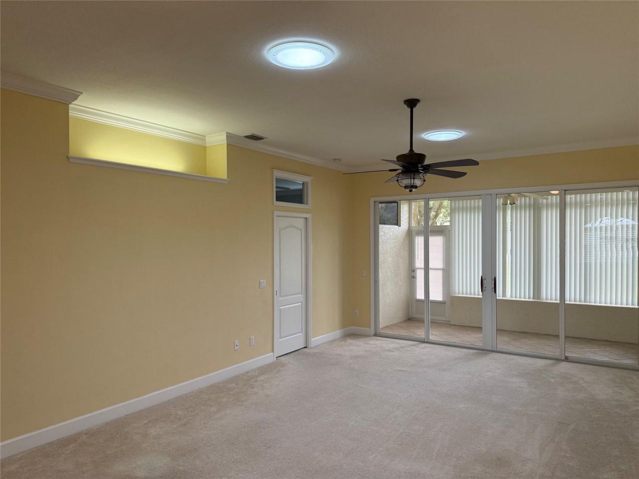 Photo 20 of 20: Living Room
