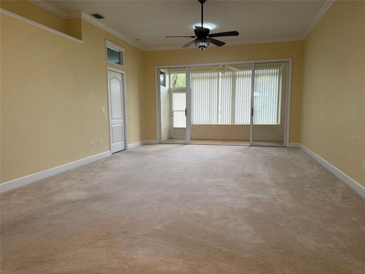 Photo 17 of 20: Living Room