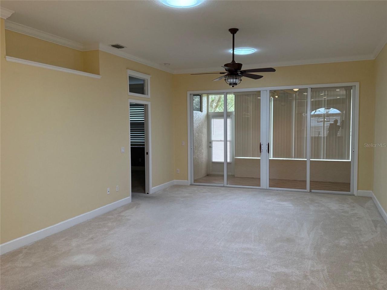 Photo 16 of 20: Living Room