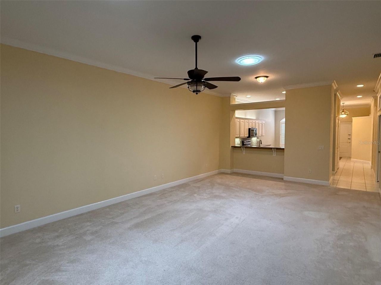 Photo 18 of 20: Living Room
