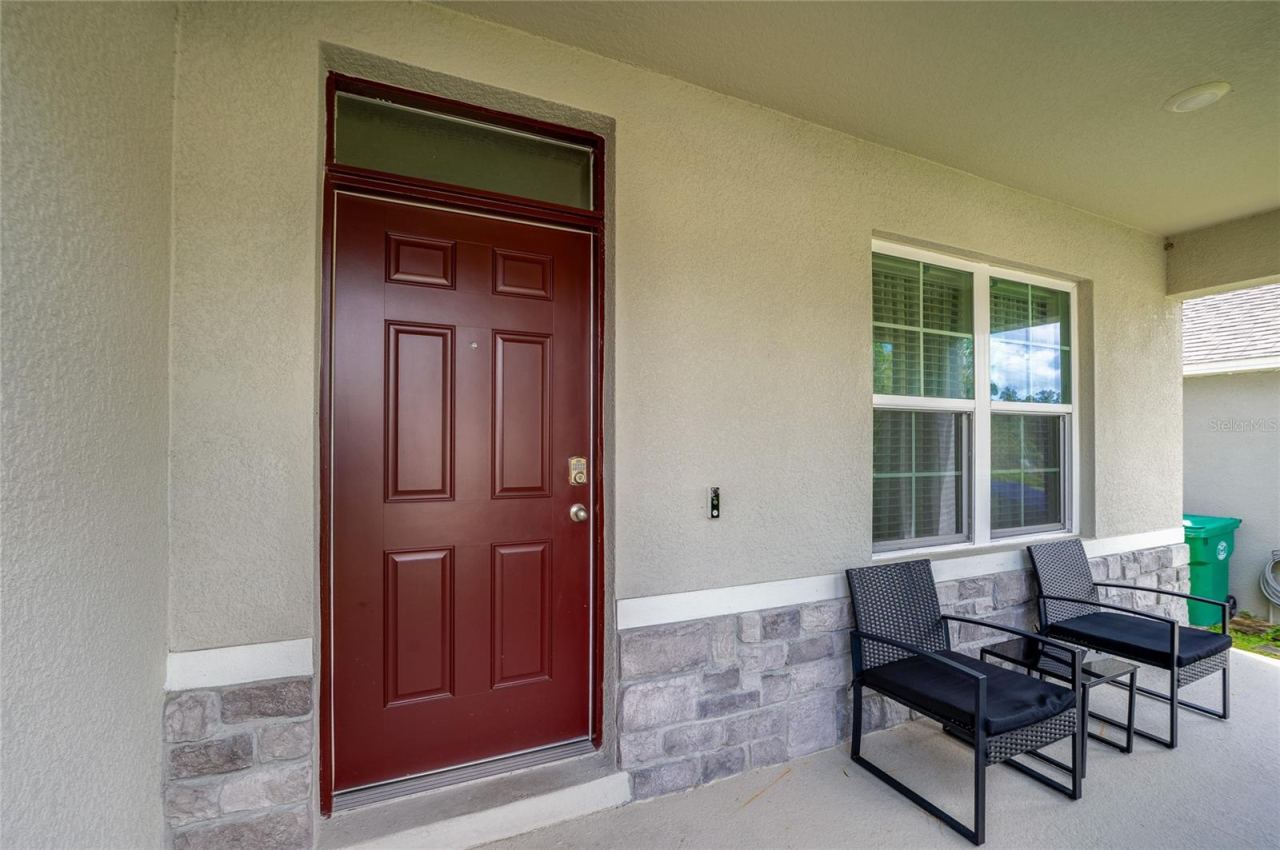 Photo 8 of 20: Front porch