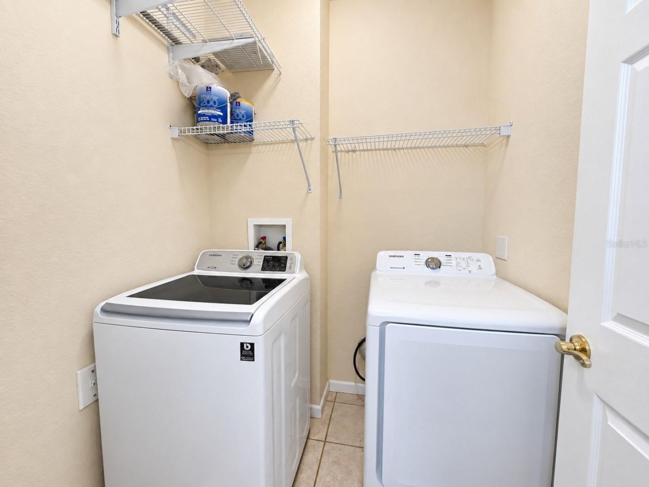 Photo 17 of 20: Laundry Room in Condo