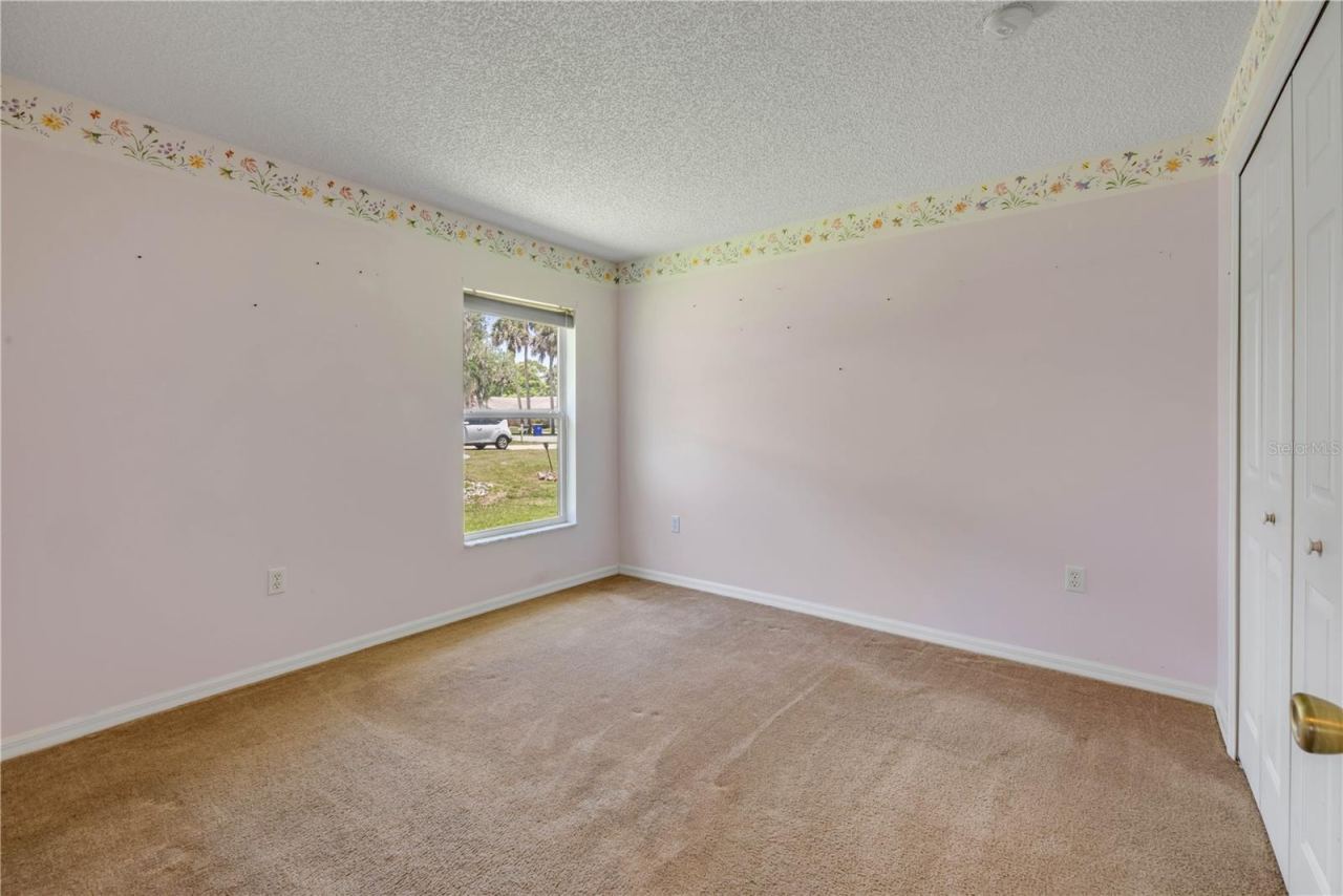 Photo 11 of 20: Unstaged Primary Bedroom