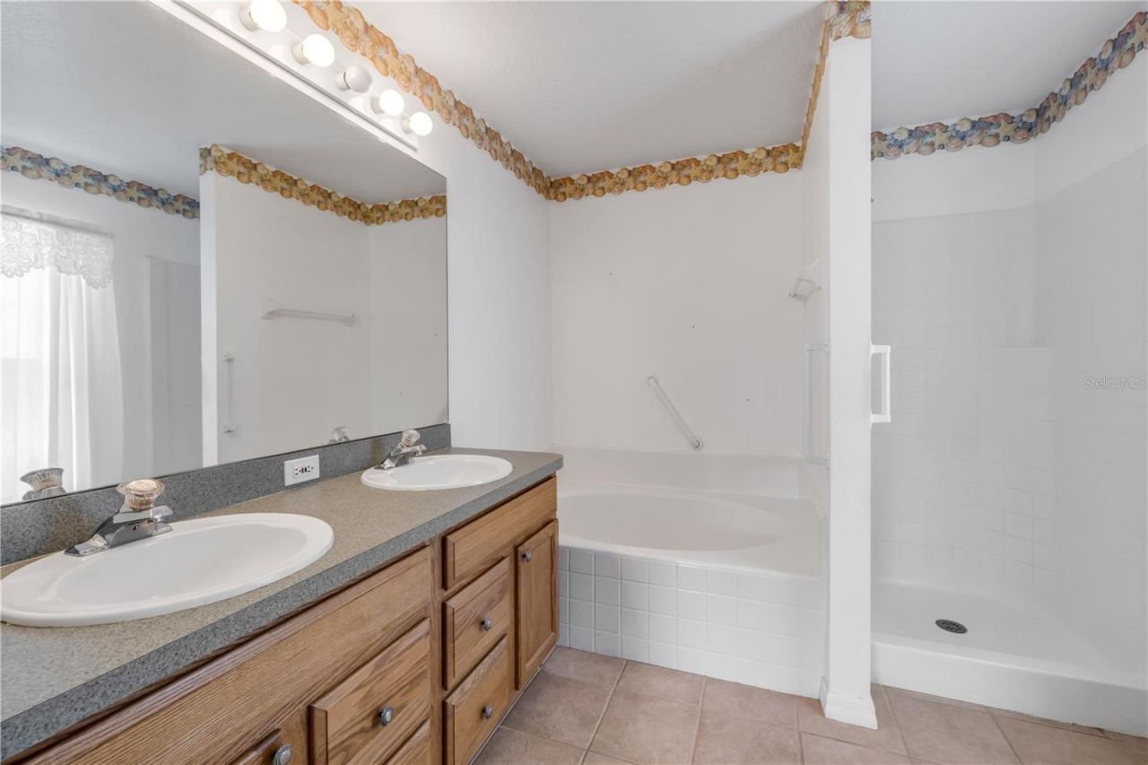 Photo 9 of 20: Primary Bathroom