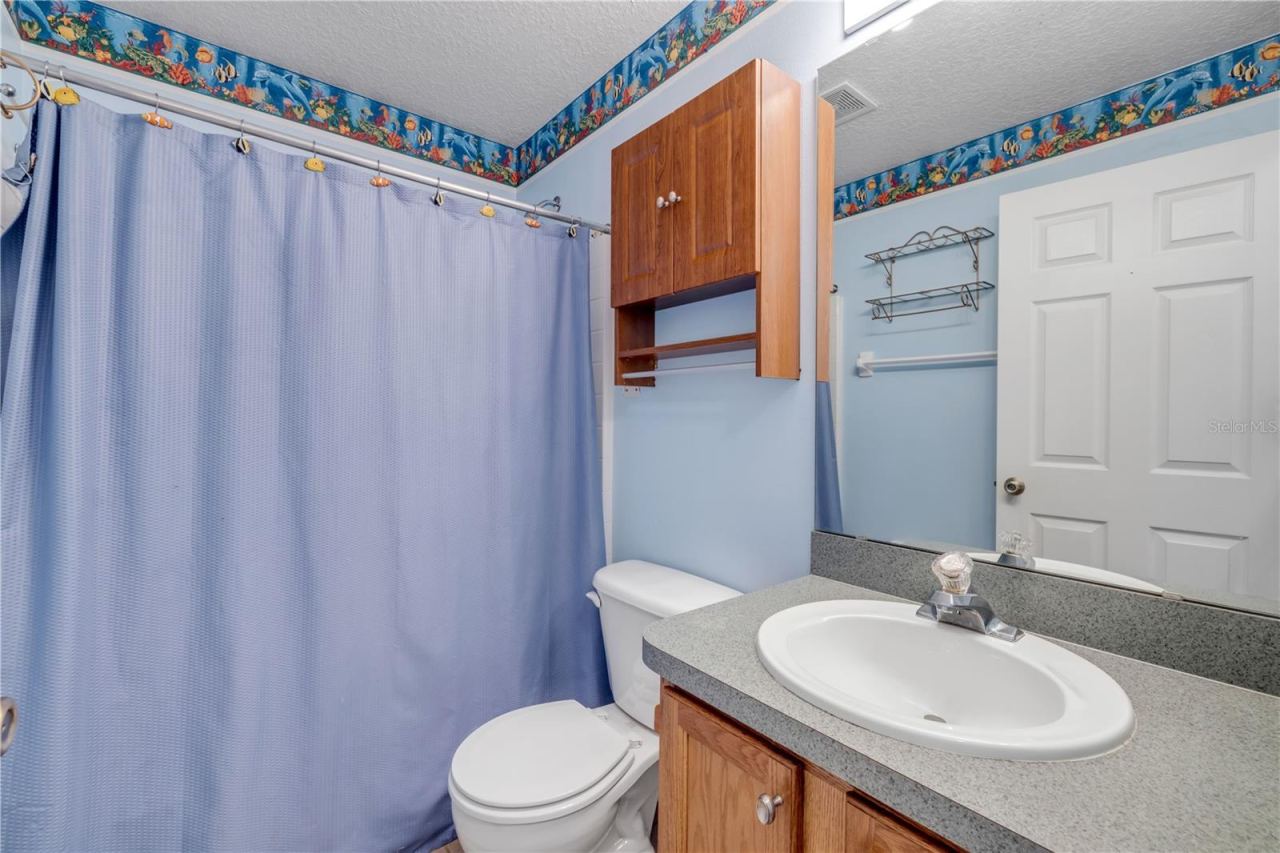 Photo 14 of 20: Guest Bathroom