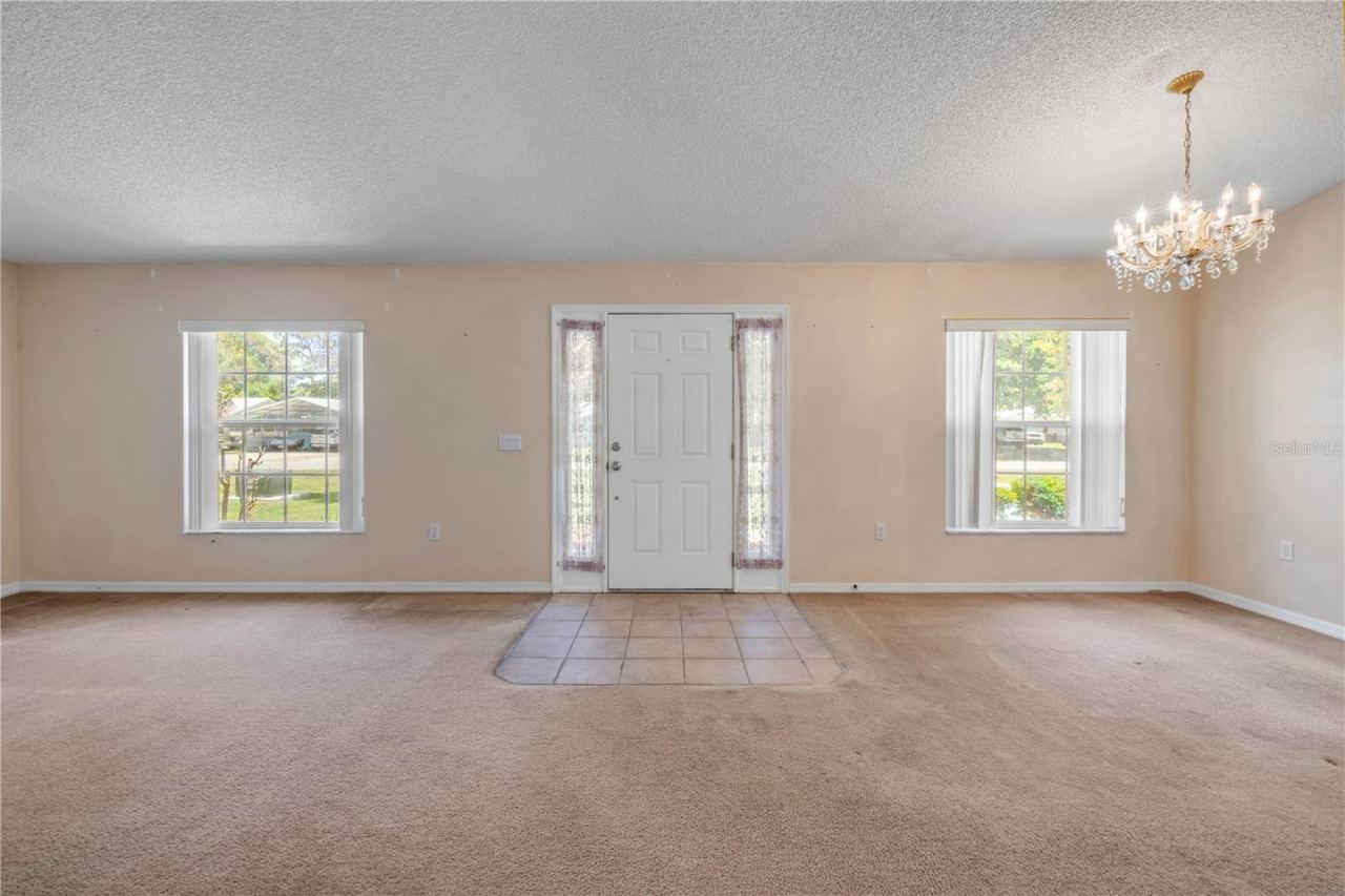 Photo 5 of 20: Unstaged entry living/dining rooms