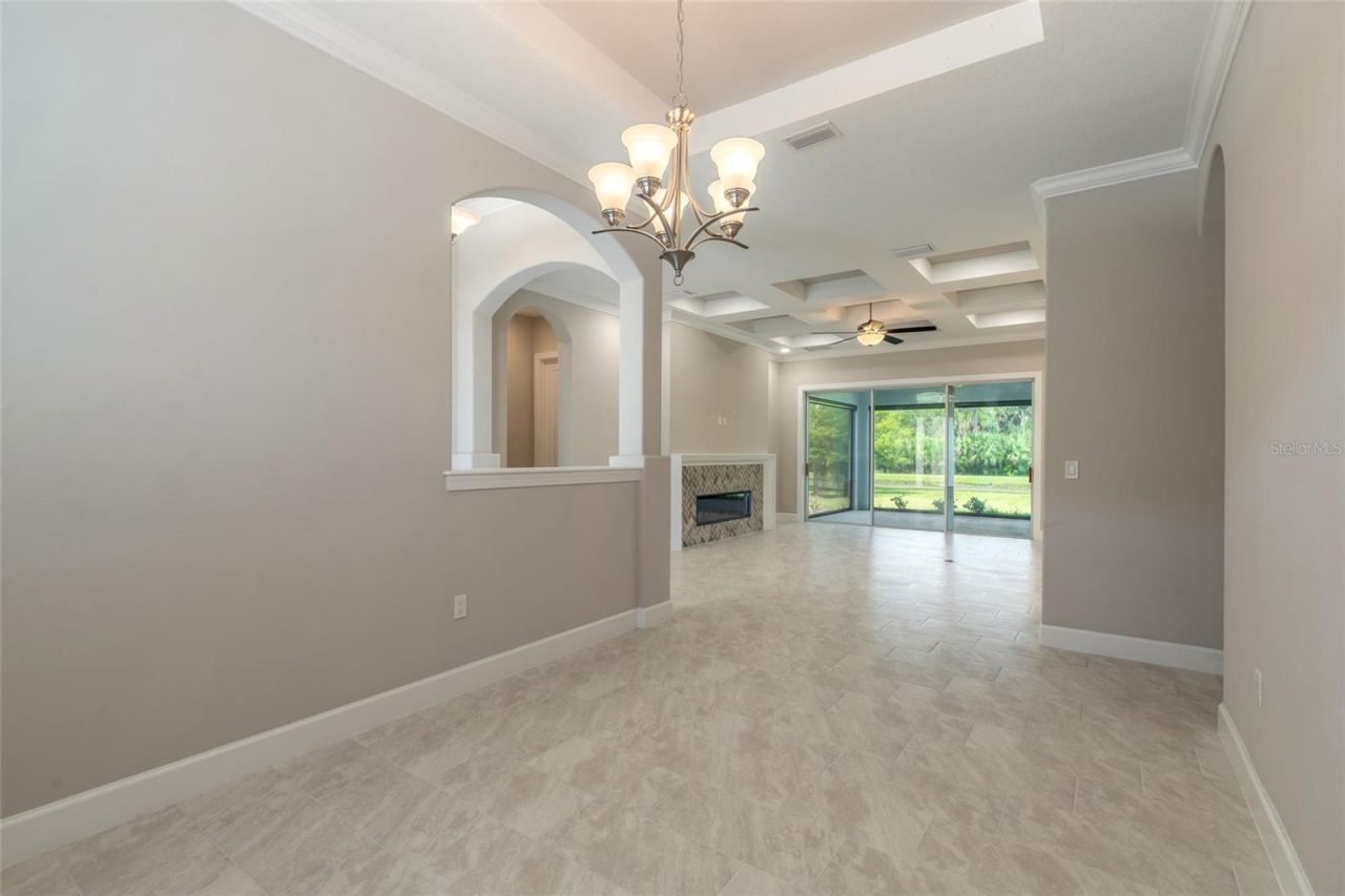 Photo 5 of 20: Dining Room