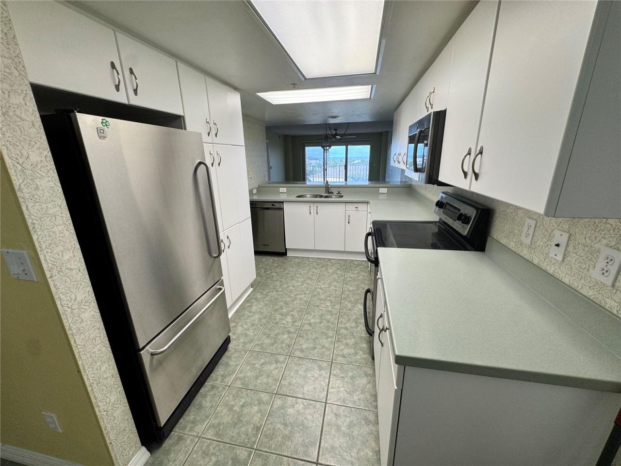 Photo 11 of 20: Kitchen