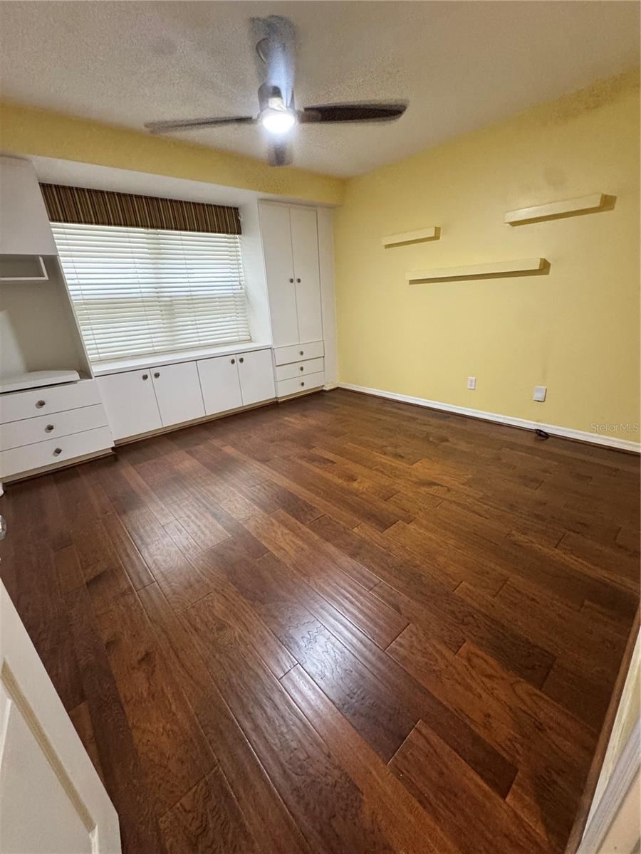 Photo 19 of 20: Guest bedroom