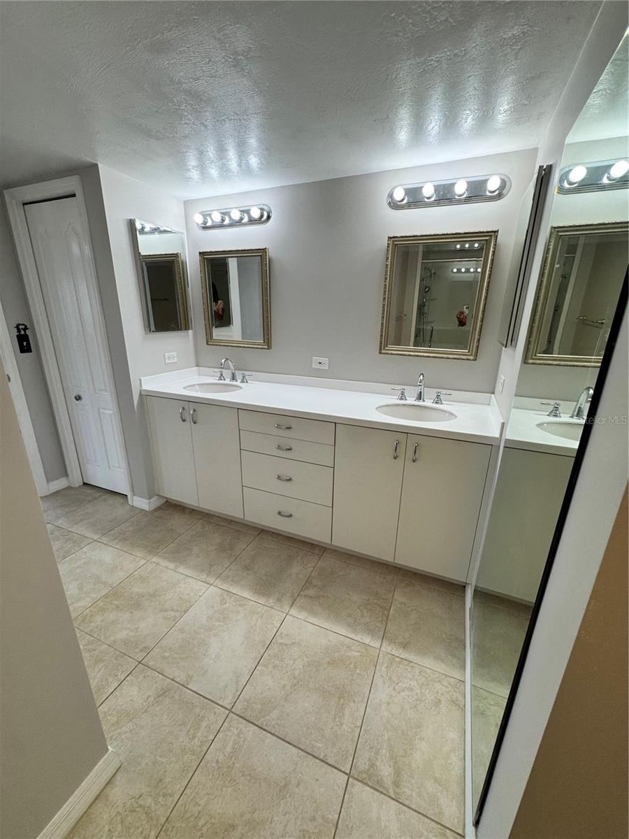 Photo 15 of 20: Primary bathroom