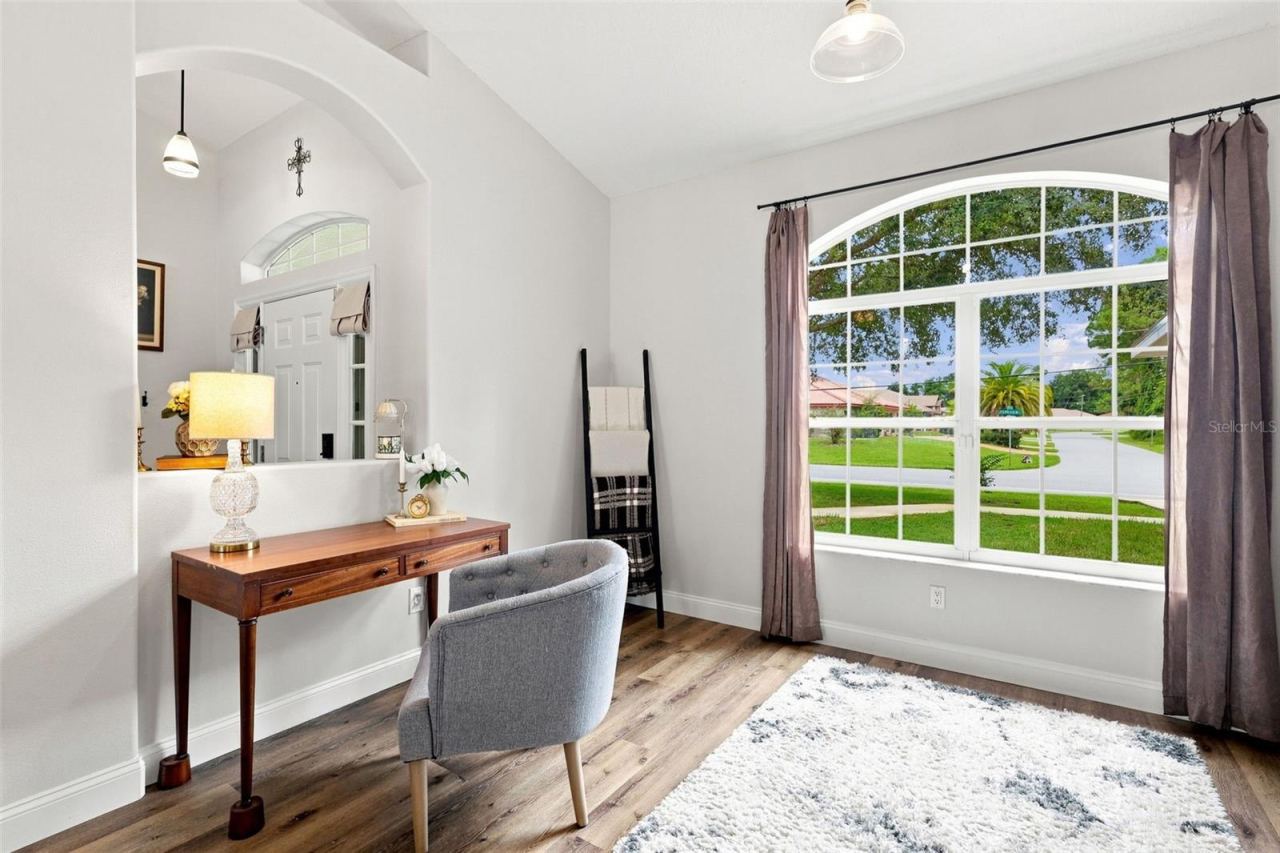 Photo 16 of 20: This office space/bonus room could be a great office space or play area.