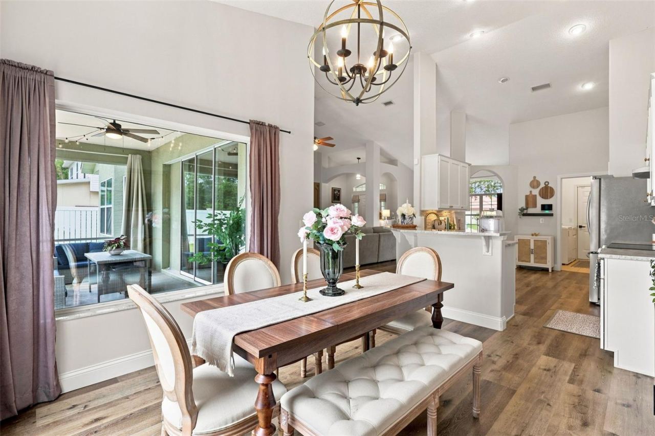 Photo 10 of 20: Dining area from large, bay window.