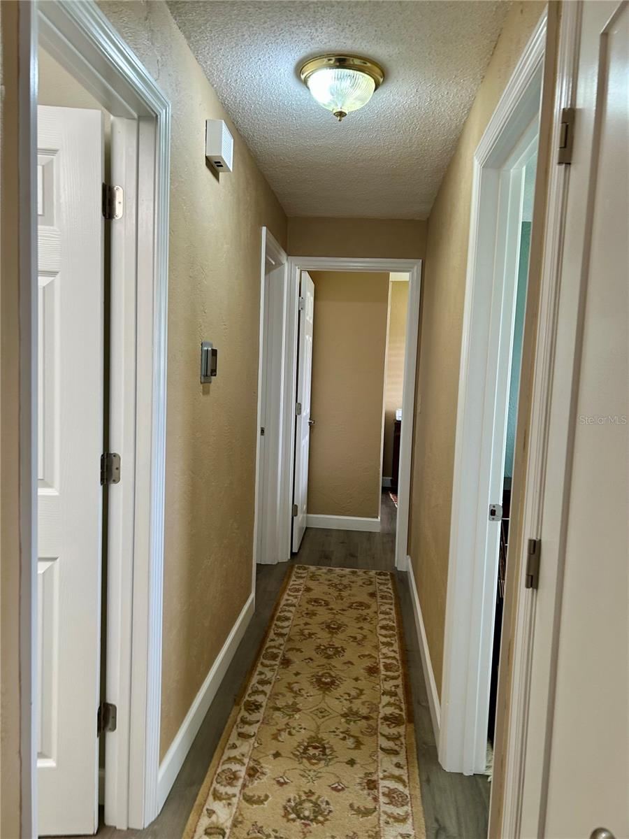 Photo 11 of 20: 1638 Paradise Hallway