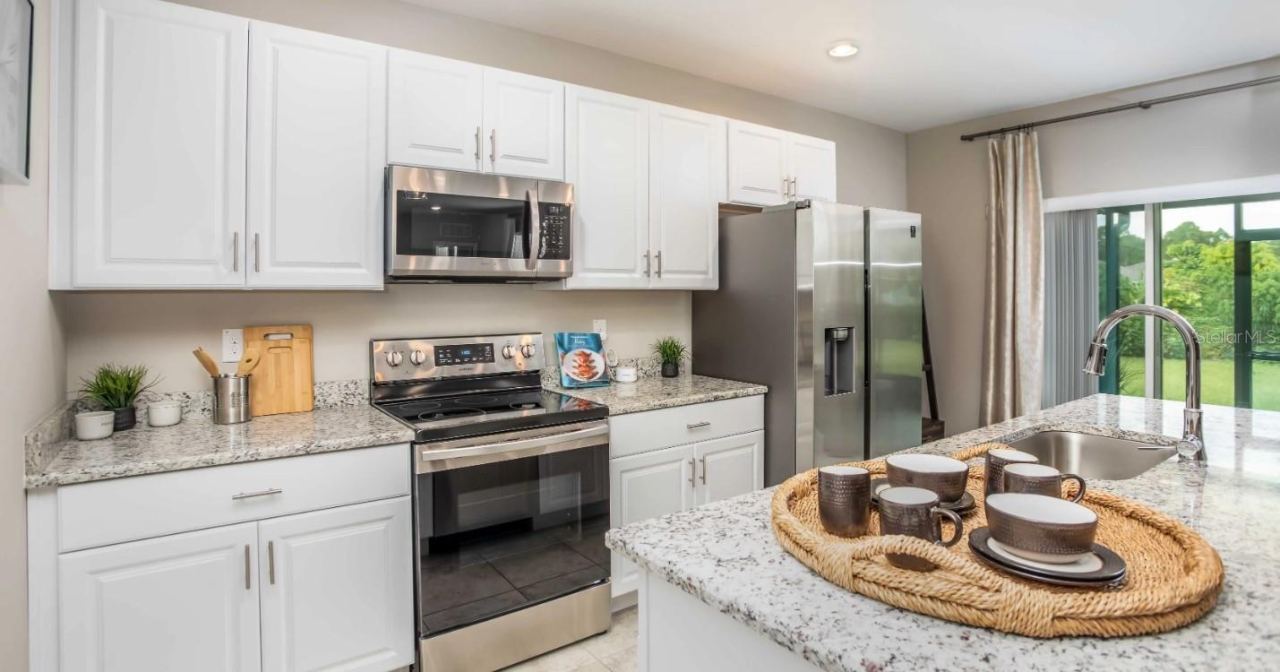 Photo 4 of 20: Model home - actual features may vary.