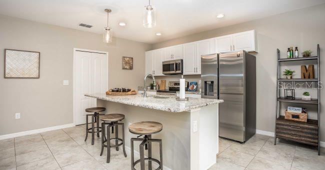 Photo 7 of 20: Model home - actual features may vary.