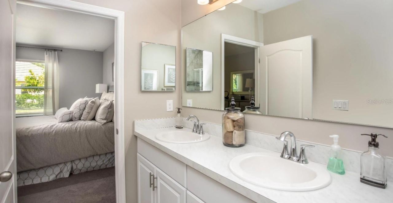 Photo 14 of 20: Model home - actual features may vary.