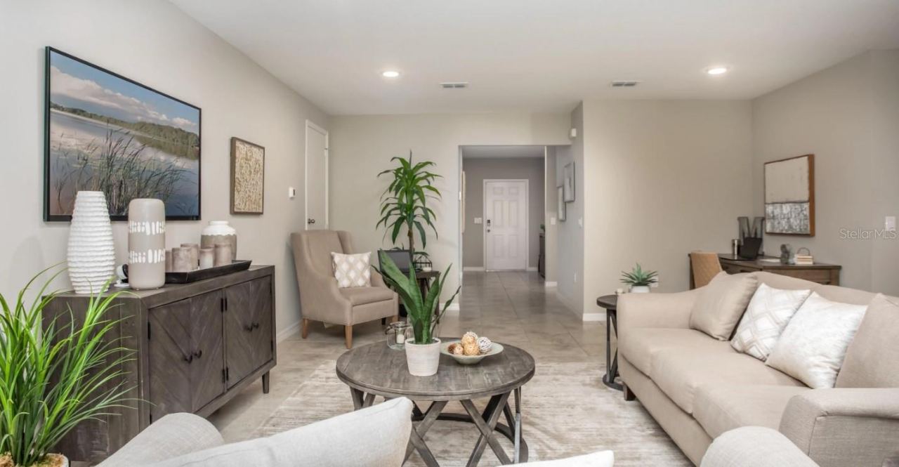 Photo 10 of 20: Model home - actual features may vary.