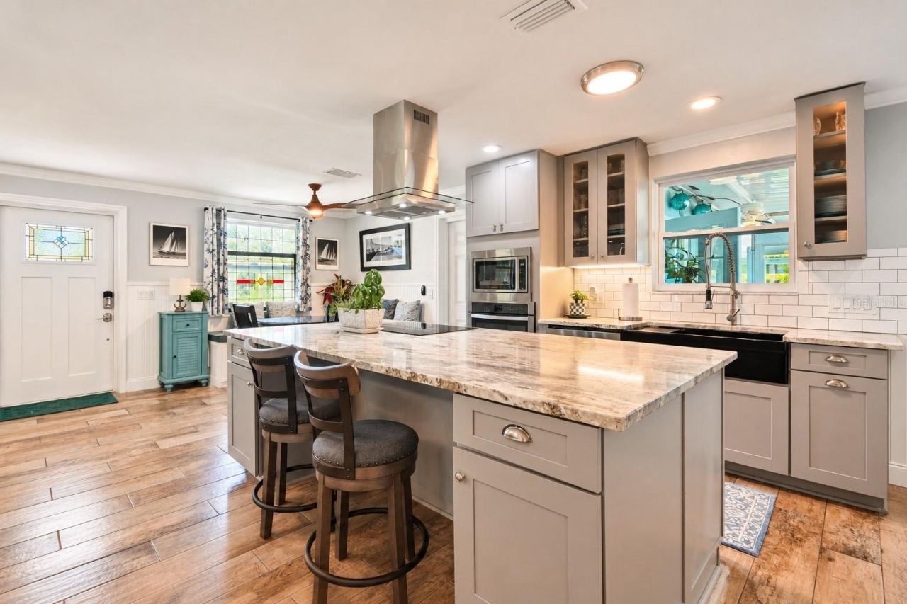 Photo 11 of 20: Completely renovated kitchen.