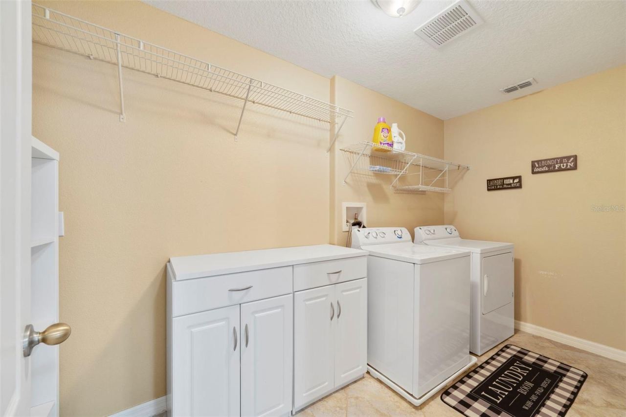 Photo 17 of 20: Upstairs Laundry room