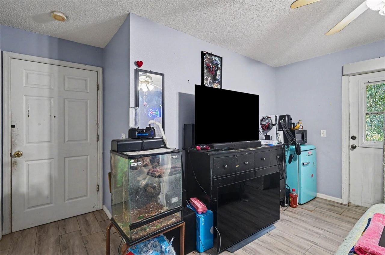 Photo 17 of 20