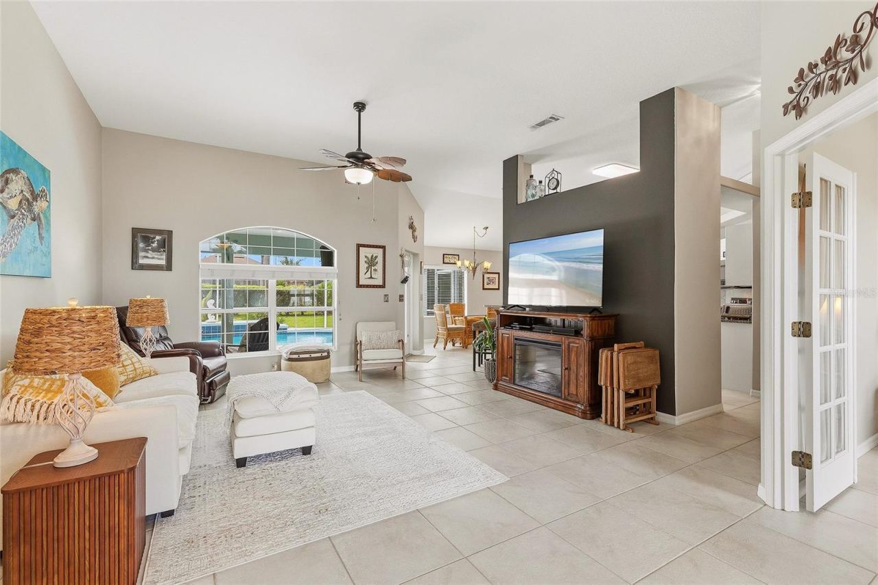 Photo 6 of 20: High Ceilings & Views
