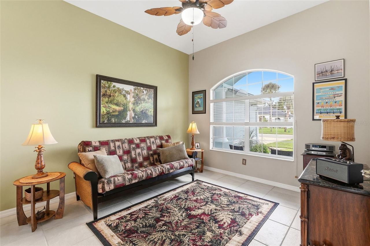 Photo 7 of 20: Bonus Room or Office