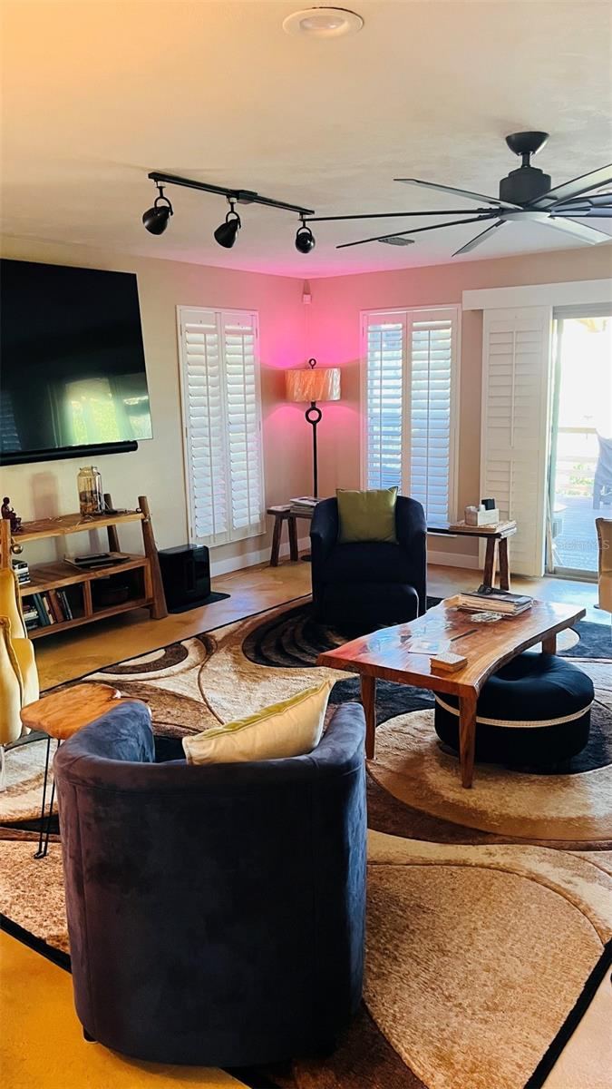 Photo 7 of 20: FAMILY ROOM