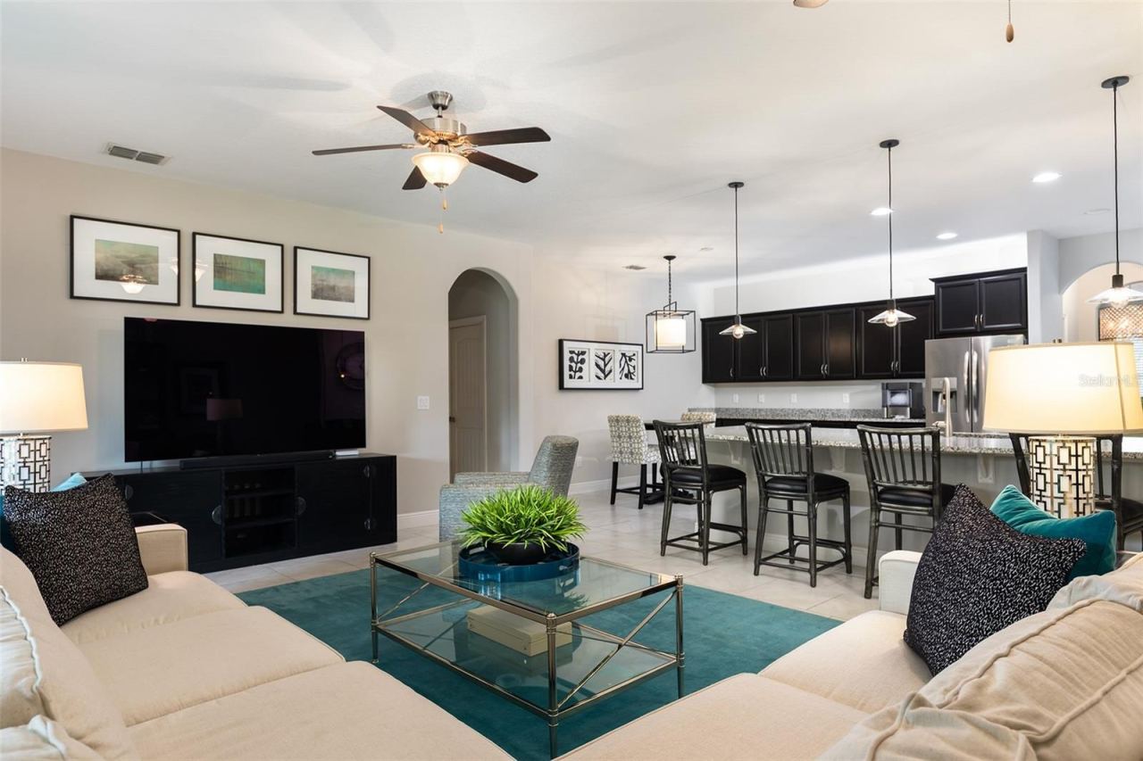 Photo 14 of 20: Family Room