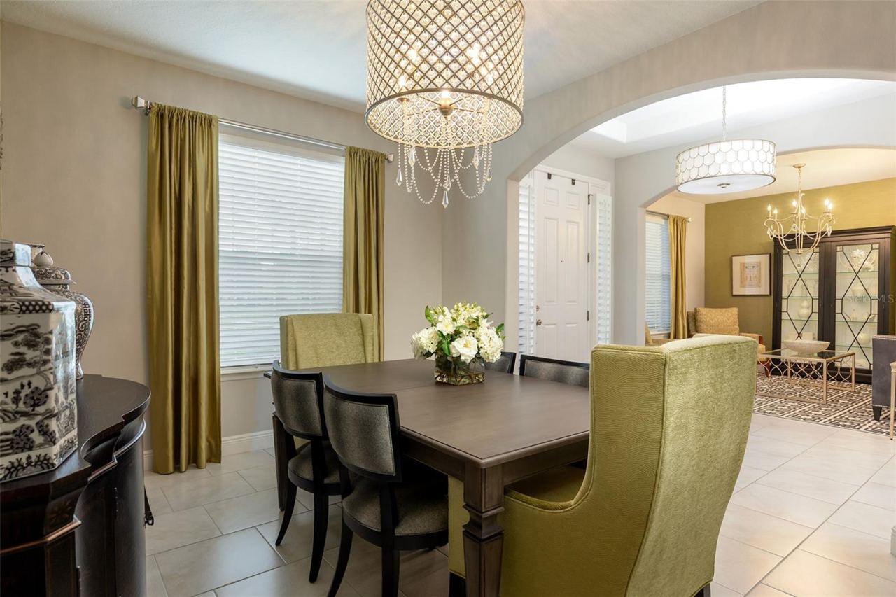 Photo 18 of 20: Dining Room