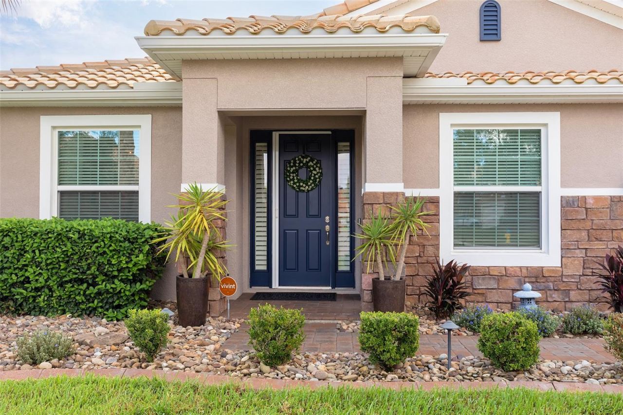 Photo 4 of 20: Front Entry