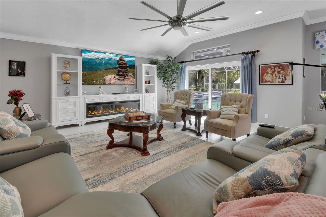 Photo 19 of 20: FAMILY ROOM