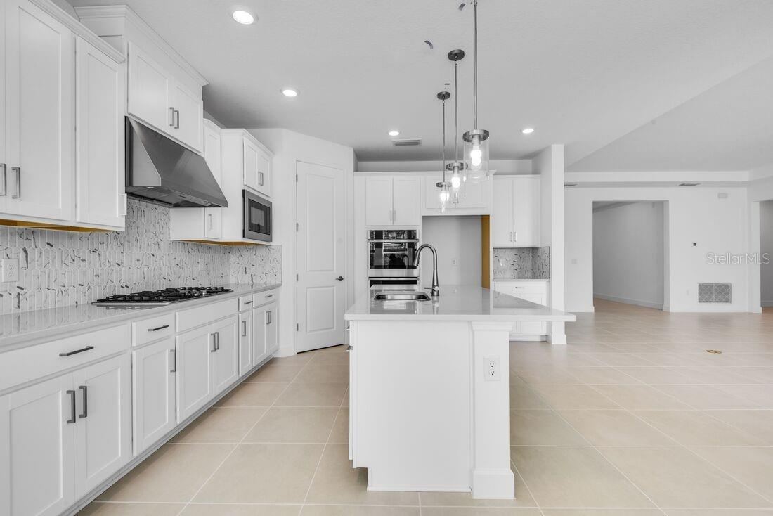 Photo 5 of 20: 672 Junonia Boulevard - Ready Now!
