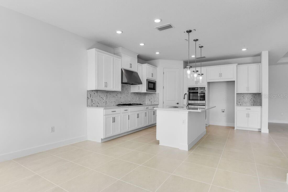 Photo 10 of 20: 672 Junonia Boulevard - Ready Now!