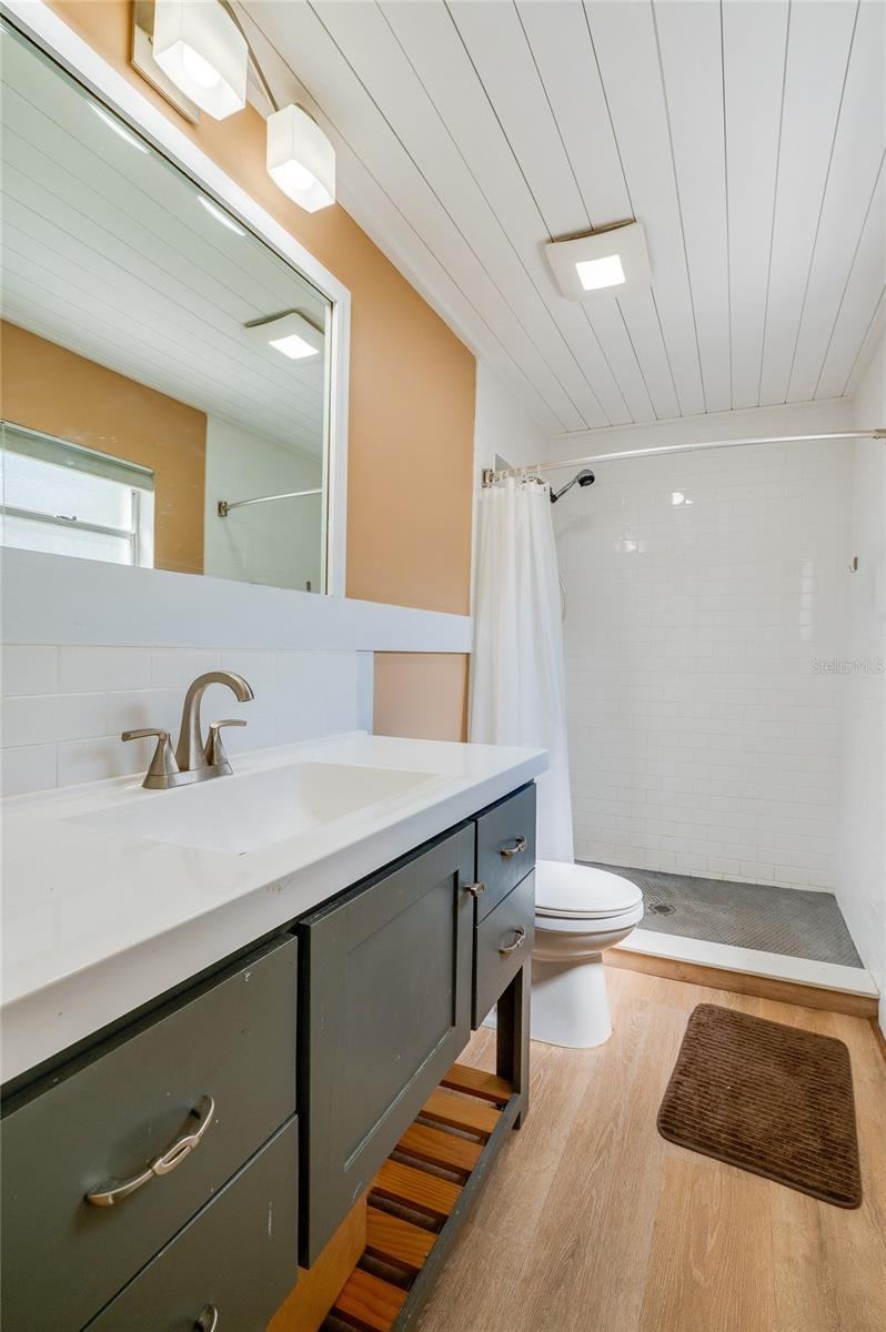 Photo 18 of 20: Primary bathroom