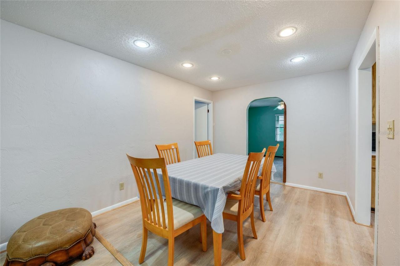 Photo 15 of 20: Dining area