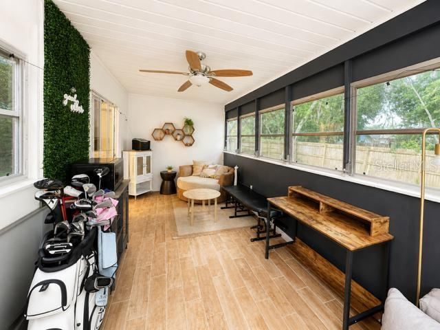Photo 16 of 19: Enclosed Lanai w/ Windows