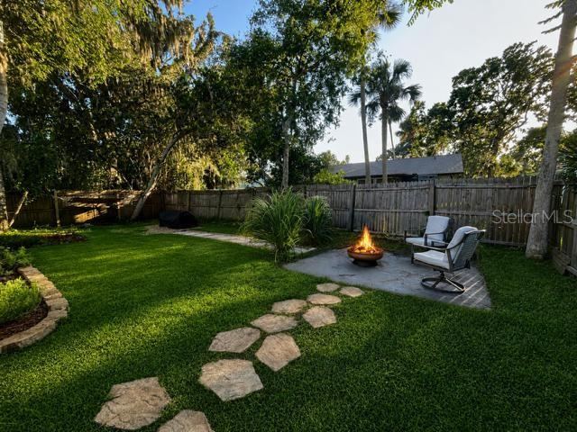 Photo 18 of 19: Backyard area